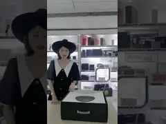 Изготовленные на заказ большие широкие наполняются до краев шляпа Fedora крышки кладут упаковывая персонализированную коробку в коробку доставки шляпы Fedora video