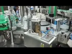 Горячий расплавьте автоматический крен Fed машины для прикрепления этикеток OPP бутылки с водой video