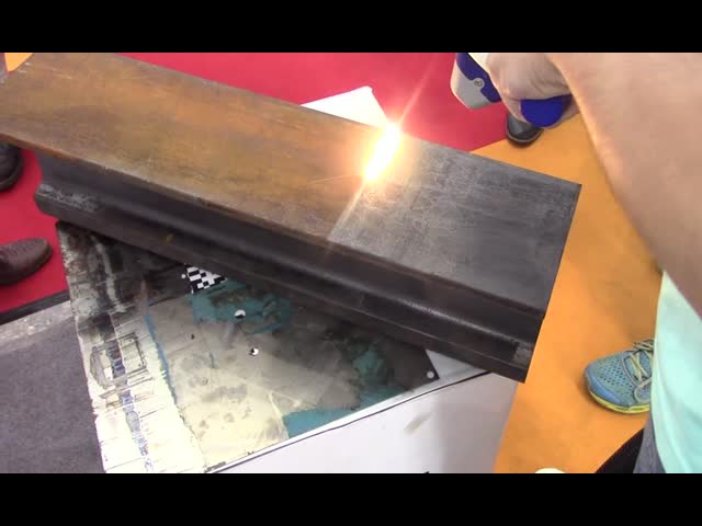 Máquina de limpeza do laser da fibra portátil da remoção da pintura do líquido de limpeza do laser
