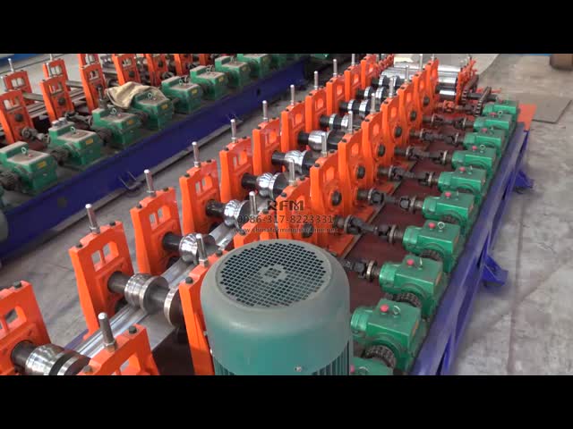 Крен сточной канавы крыши металла формируя вырезывание машины 4KW 380V 50HZ Hydyaulic