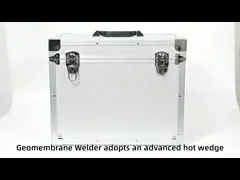 1800W Hdpe Geomembrane Hot Wedge Welder อัตโนมัติสำหรับ 1.0-3.0 มม. SWT-NS900D