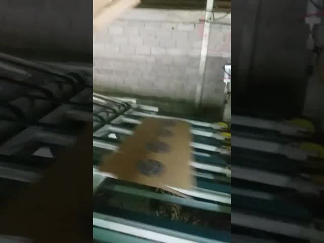 Небольшая коробка прорезая Diecutting рифленую печатную машину 5colors коробки автоматическую видео