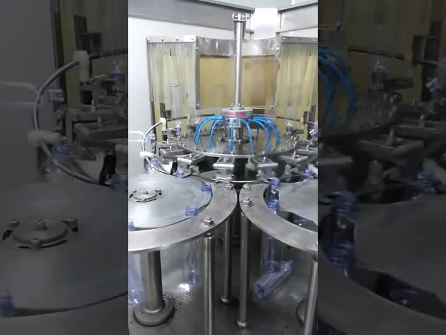 SUS316Lのインラインびんの充填機2000mmのプラスチックびんの包装機械