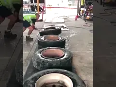 Установка автошины автомобиля и инструмент Dismouting video