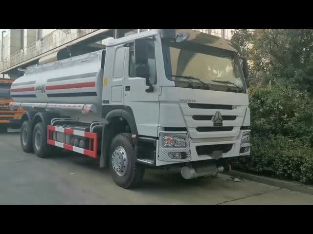 20m3 Fuel Tanker Truck Carbon Steel Q235 6x4 371hp Sinotruk Howo CCC