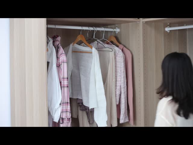 Plastic hanger