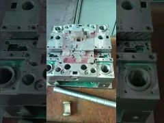 Прессформа изготовленной на заказ множественной впрыски полостей оборудуя с 500K приурочивает время жизни video