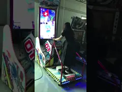 Счастливая катаясь на лыжах платформа Multipivot машины аркады гонок автомобиля имитирует video