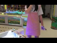 Крытая монетка привелась в действие игровой автомат кока-колы детей призовой video