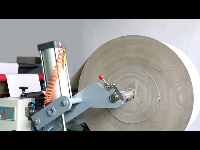 断裁機械、ruitingクラフト紙の打抜き機への1600mmのペーパー ロール
