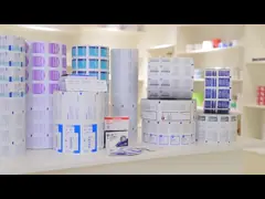 Упаковочная бумага подарка пусковой площадки приготовления уроков алкоголя в крене используемом на автоматической машине упаковки video