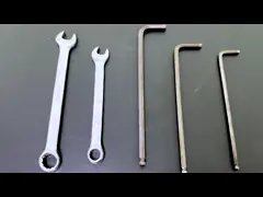 Игра гоночного автомобиля управляя имитатором со стойкой Sim колеса и педалей video