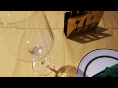 Таблица бумаги Airlaid покрывает белые, прямоугольные 6 ног крышки таблицы video