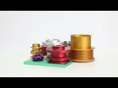 Анодируя гравировка лазера частей алюминиевого мотоцикла шлюпок частей латунного подвергая механической обработке video