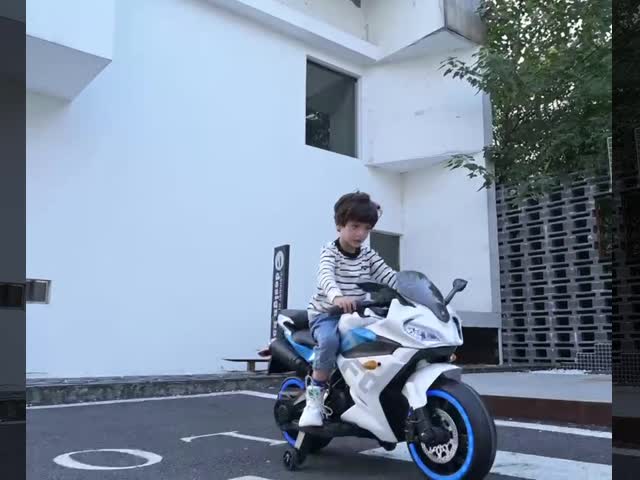Rechargeable 12v Battery Powered Motorbike With EVA Training Wheels
