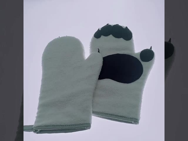 Heat Resistant Terry Cloth Oven Mitts With 5 Fingers Bear Paw Decoration