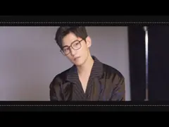 Люди придают квадратную форму пластиковым поляризовыванным квадратным солнечным очкам с яркими рамками video