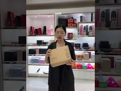 Изготовленным на заказ напечатанная логотипом коробка отправителя простого одеяния упаковывая само- герметизируя пересылая video