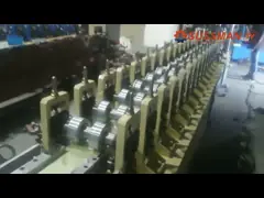 Высокоскоростная машина для формования рулонов с металлической прокладкой с помощью серворезания video