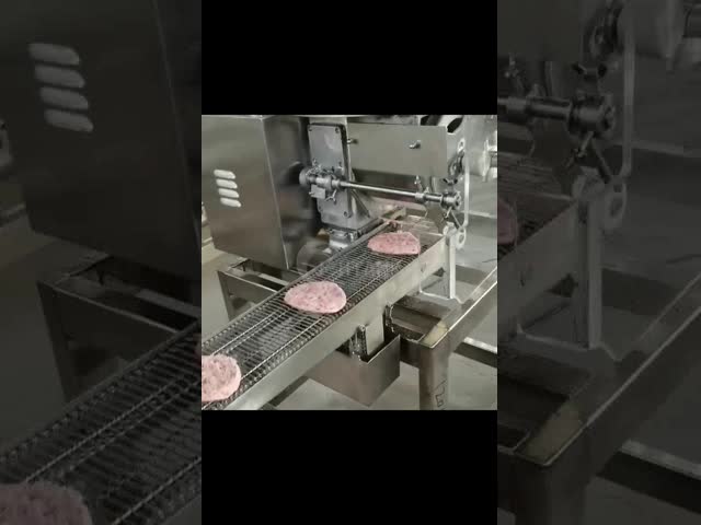 機械を電気にしている小型ポテトのビーフのハンバーガー ハンバーグ