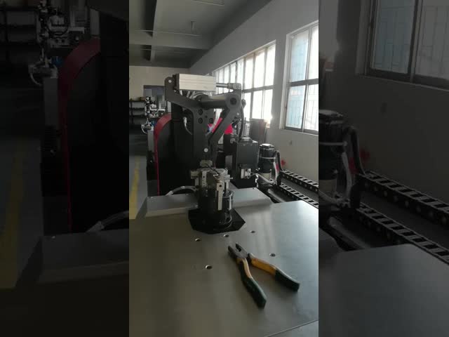 Многофункциональная 3D-машина для изгиба проволоки
