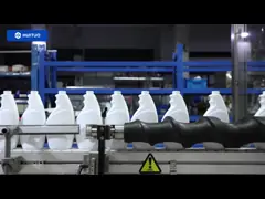 Машина автоматической бутылки покрывая для пуска жидкостного детержентного насоса или брызг video