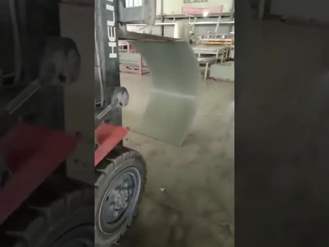 型枠の閉めるパネル