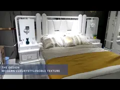 木材と革の飾り品