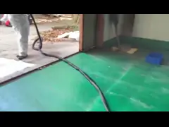 Машина пены полиуретана RX2000 распыляет изоляцию для внешней стены video