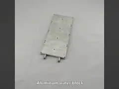 Жидкостный блок 6063t5 водяного охлаждения подвергал алюминиевую плиту механической обработке video