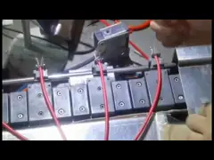 Резать слезающ паяя кабель данным по USB машины и другую заварку провода video