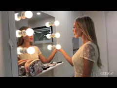 Белая деревянная таблица тщеты макияжа с освещенной функцией USB зеркала video