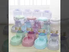 Таз собаки автоматической воды шаров фидера любимца большой емкости 3.8L питаясь video