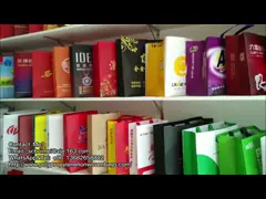 Ходя по магазинам сумки eco tote ткани дружелюбные упаковывая для не сплетенной одежды белого изготовленного на заказ логотипа одежды biodegradable умирают отрезок video