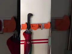 Установленный стеной организатор Mop веника шкафа хранения веника и Mop металла для кладовки video