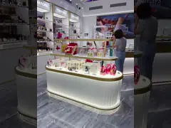 Полка дисплея магазина шкафа дисплея творческого Multi уровня акриловая косметическая овальная накаляя video