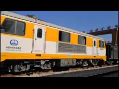 Поезд товарного вагона 60t груза 120km/H шахты железнодорожный нагружает покрытую крышу video