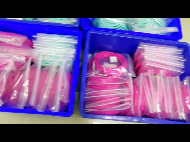 Тип соединители винта СМ симплекса 9/125 гибкого провода волокна ФК АПК металла длина в 2 метра видео