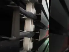 Законченная мельница моделирует алюминий двери окна профилирует изготовленное на заказ покрытие порошка video