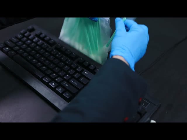 Детализируя части ПК очищая круглую головку принтера пробирки пены видео