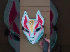 Fox перемещается лицевой щиток гермошлема СИД хеллоуина освещает вверх для партии игры Cosplay video