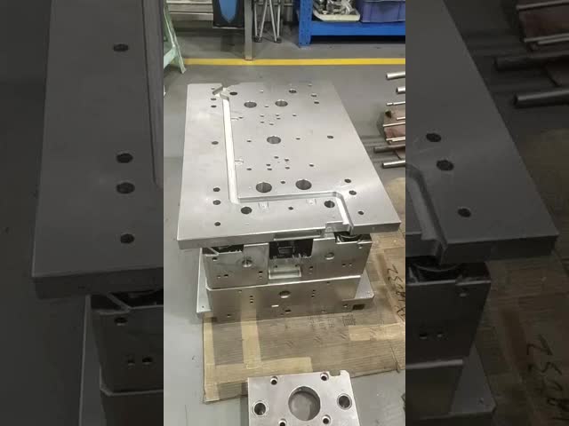 DIN2312/2738/2344/718/S136/8407/NAK80/SKD61/H13を搭載した高精度プラスチック注射ツール