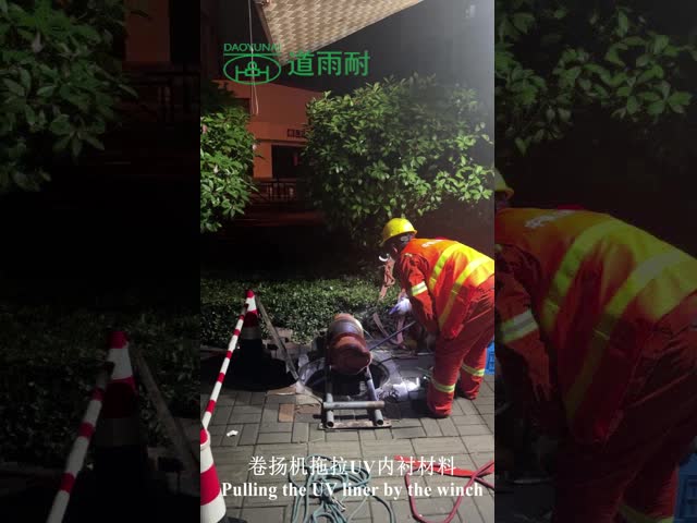 都市下水のための分割 UV CIPP ライニング装置の溝のない修理