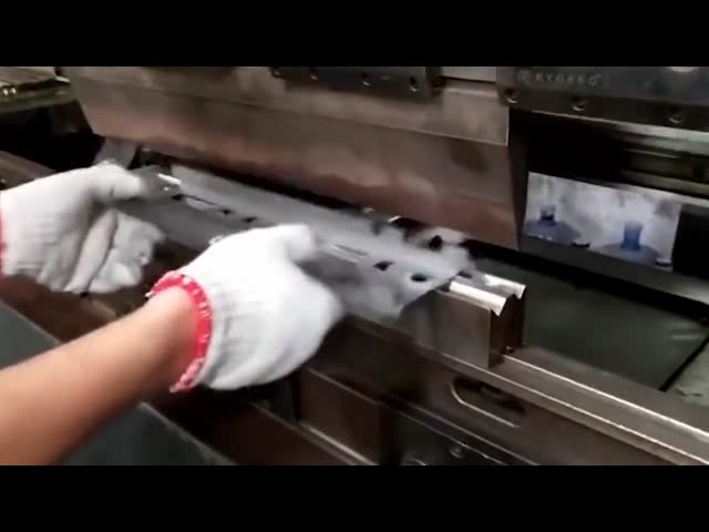 Пластиковая отростчатая машина филируя изготовленное на заказ обслуживание инструментов частей CNC подвергая механической обработке механическое видео