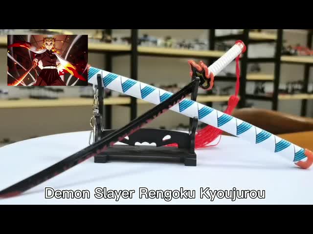 Katana Tsuyuri Kanaoの小型金属の剣のKeychainの鬼の殺害者の特性22Cmのカスタム化