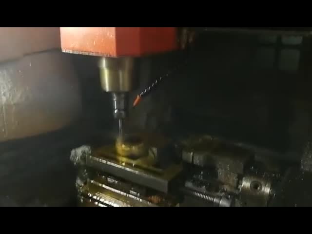 医学の付属品の黄銅 CNC はサービス ISO9001 を機械で造る 5 つの軸線 CNC を分けます
