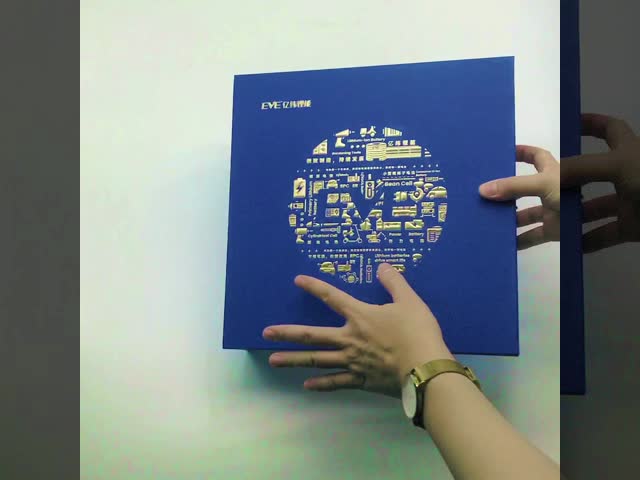 Коробки футболки Эко упаковывая повторно использовали ящик сползая подарочную коробку картона одежды с бумажным мешком видео