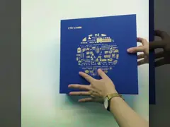 Коробки футболки Эко упаковывая повторно использовали ящик сползая подарочную коробку картона одежды с бумажным мешком video