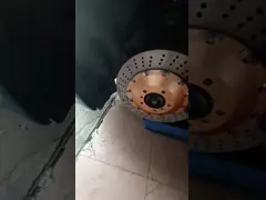 Автомобильные тормозные суппорты Porsche обновлены до красного суппорта GT6 6 POT, что улучшает тормозную способность video