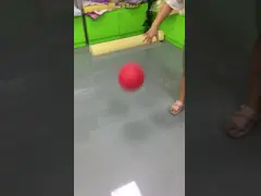 Подгонянный подарок формы футбола игрушки футбольного мяча ПВК детей раздувной подпрыгивая video